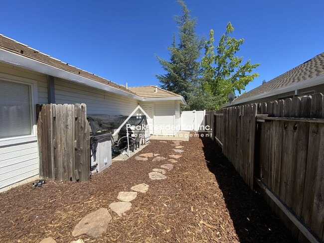 Building Photo - Spacious 3bd/2ba Auburn Home With Bonus Ro...