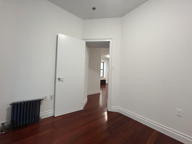 Building Photo - 609 W 137th St