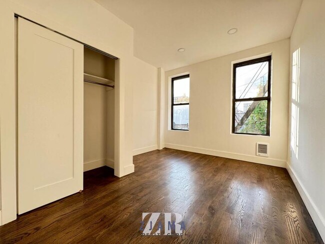 Building Photo - 3 bedroom in BROOKLYN NY 11232