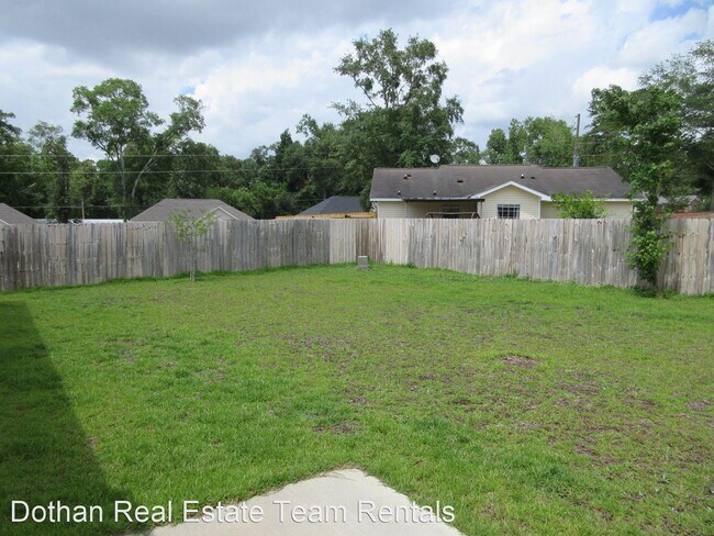 Building Photo - 3 br, 2 bath House - 220 Blazer Dr.