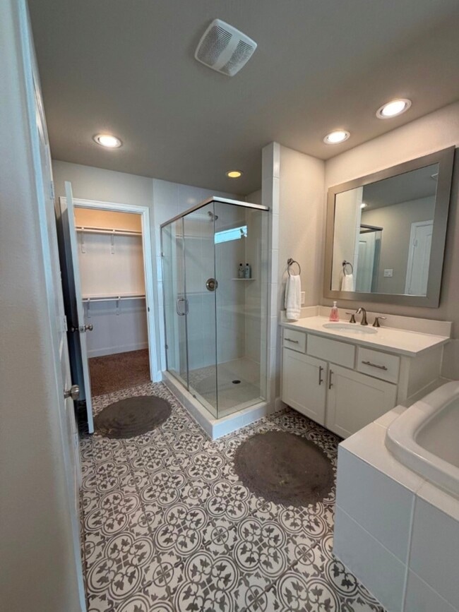 Building Photo - 4610 Center St