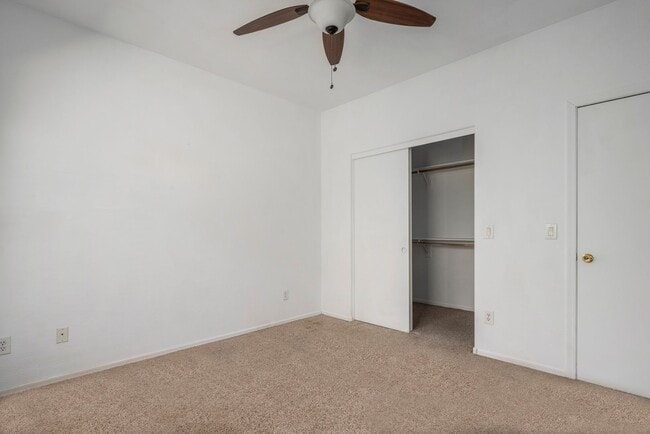 Building Photo - Beautiful 3 bedroom patio home with open f...