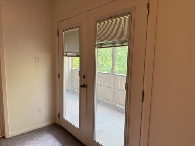 Building Photo - 6917 Scenic Brook Dr
