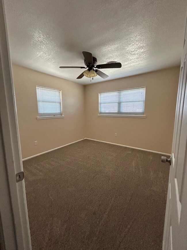 Building Photo - Recently reduced!!!  Beautiful home in a g...
