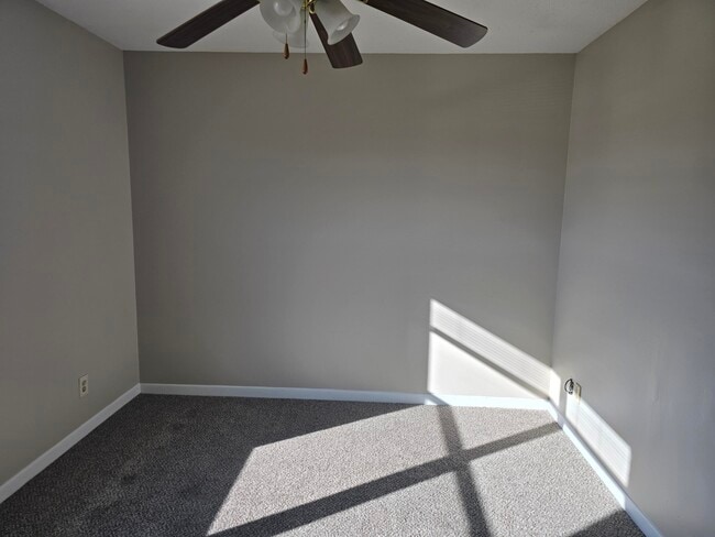 Building Photo - 206 Ann Cir