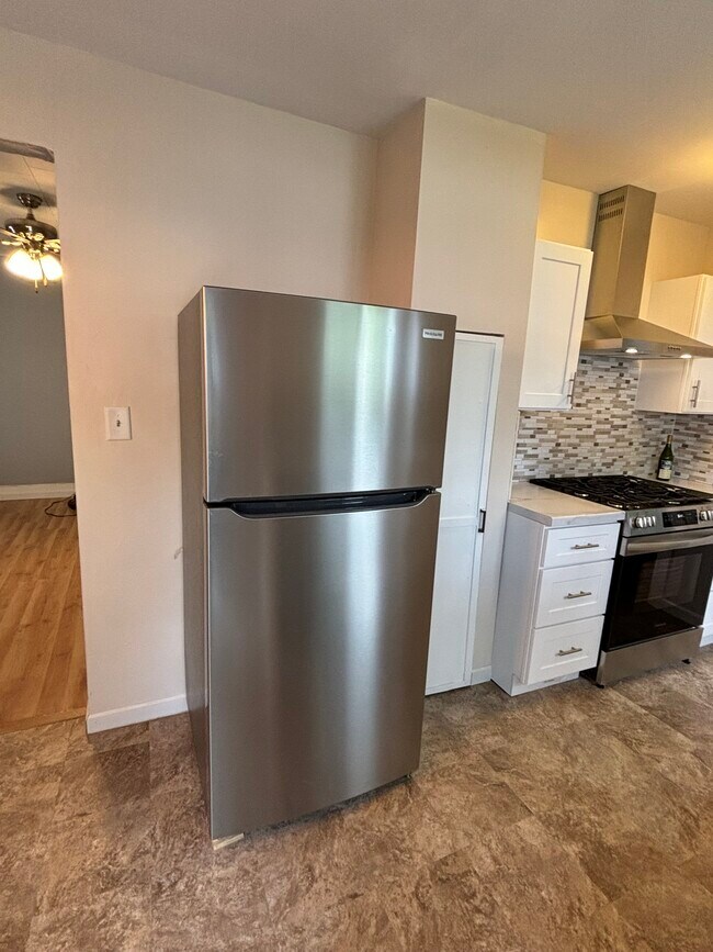 Kitchen - 311 W Roosevelt St