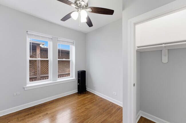 Building Photo - 1722 W Juneway Terrace