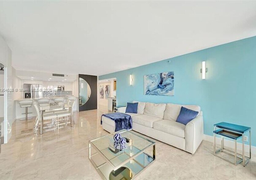 Building Photo - 1717 N Bayshore Dr