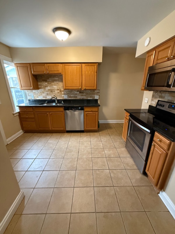 Building Photo - 55 W Lakeview Ave