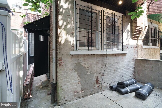 Building Photo - 1208 S Carlisle St