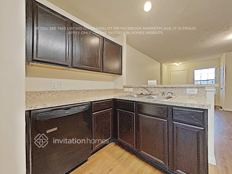 Building Photo - 12002 Jillian Crossing Dr