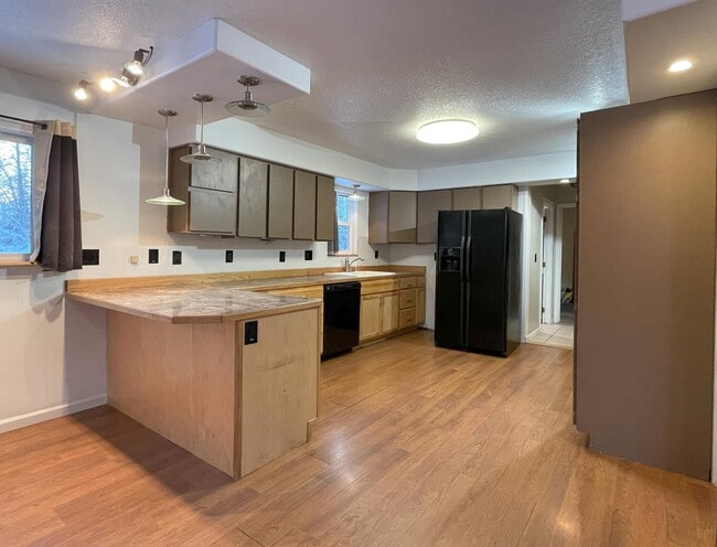 Building Photo - 2239 Independence Cir E