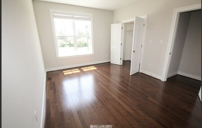 Building Photo - 1505 W Cary St