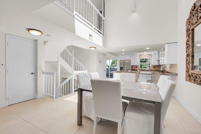 Building Photo - 1222 Hillsboro Mile