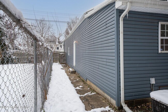 Building Photo - 1017 S Shelby St