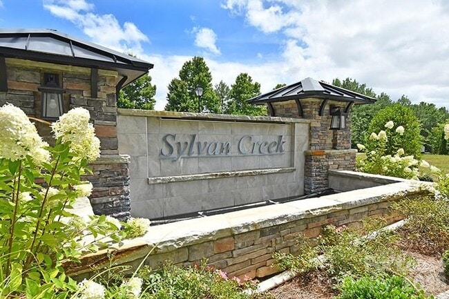 Building Photo - 6153 Sylvan Dr