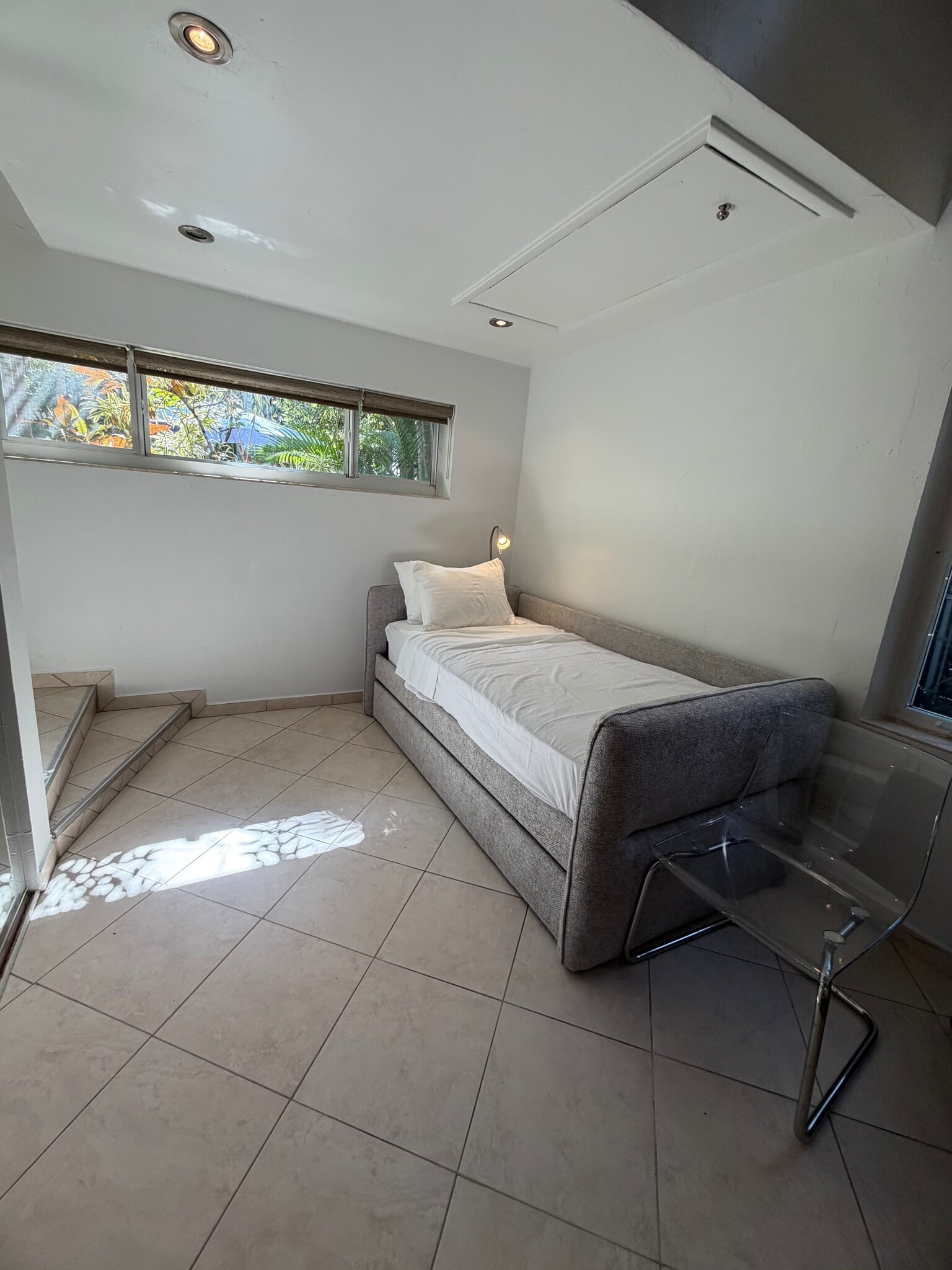 Trundle bed - 2539 Swanson Ave