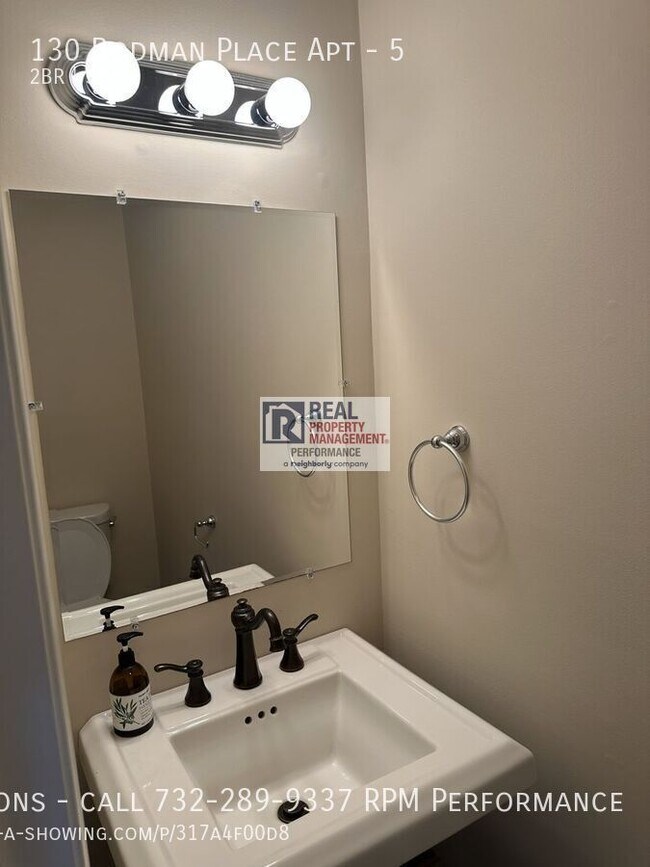 Building Photo - 130 Bodman Pl