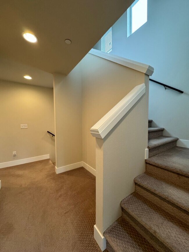 Building Photo - Gorgeous 4BR, 3.5BA Gem in Kingstone Community, Lynnwood,