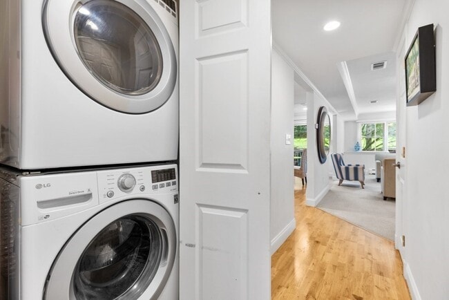 Building Photo - 84 Walpole St