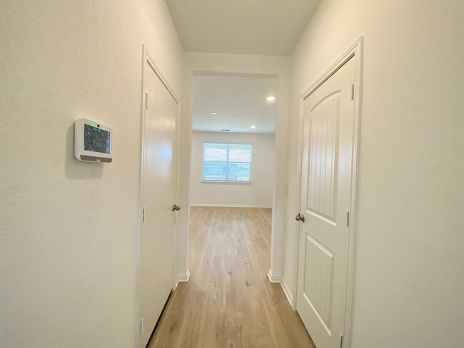 Building Photo - 432 Brody Ln