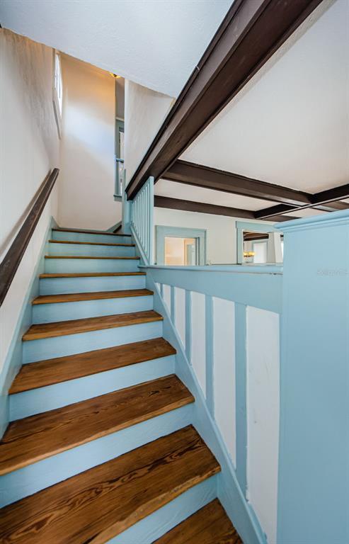 Building Photo - 620 Earle Ave N