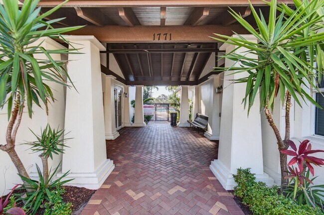 Building Photo - 4 BEDROOMS 3.5 BATHROOMS!! GATED COMMUNITY