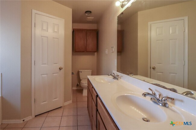 Building Photo - 1805 Lobrecht Ct