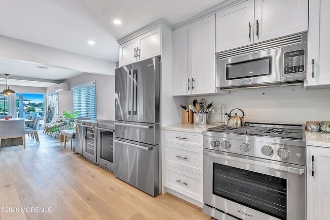 Building Photo - 637 Beacon Blvd