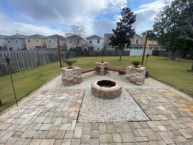 Building Photo - 3657 Oakbrook Ln
