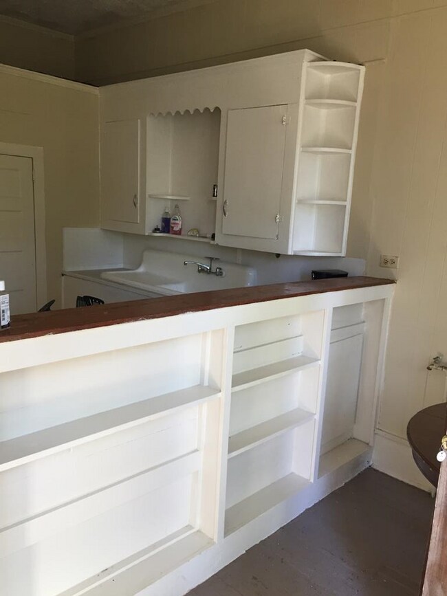 Building Photo - 819 E Lee St