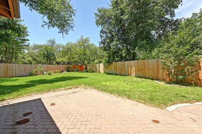 Building Photo - 11305 Nutwood Cove