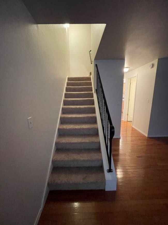 Building Photo - 2Bd/1.5Ba Lynnwood Townhouse