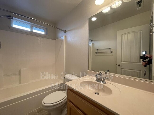 Building Photo - 1307 Yosemite Dr