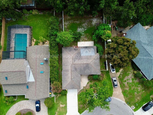 Building Photo - 423 Whispering Oaks Ct