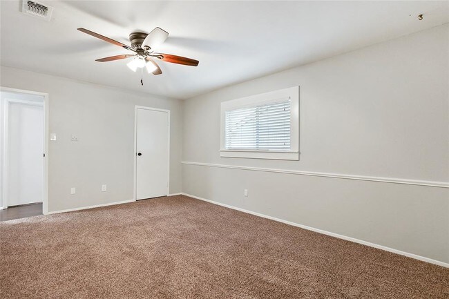 Building Photo - 6 Basal Briar Ct