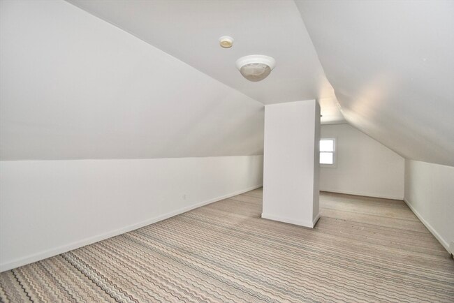 Building Photo - 86 Cochran St