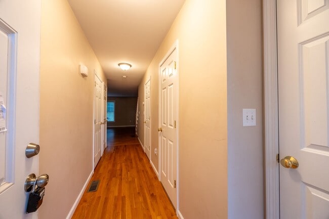 Building Photo - Modern 2 Bedroom Condo with Ensuite Baths ...