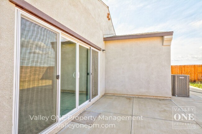 Building Photo - 4 bedroom, 2 bath, pet-friendly NEWER HOME with Solar