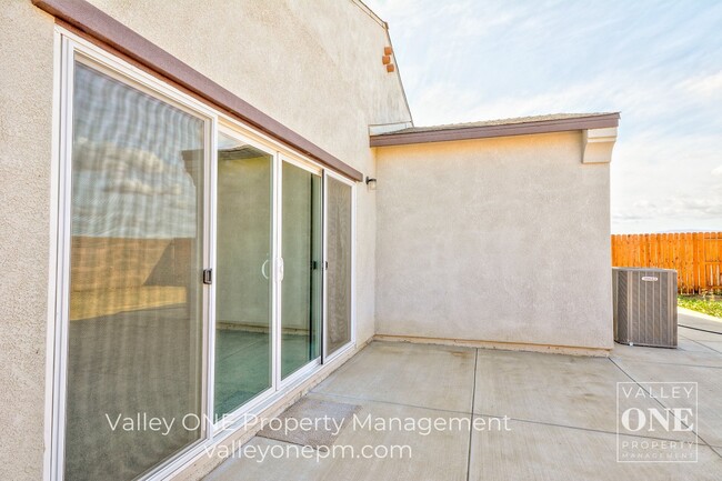 Building Photo - 933 Tipton Ln