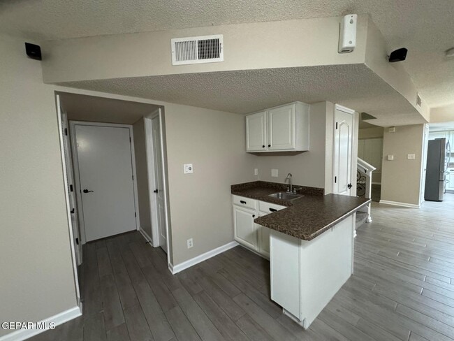 Building Photo - 398 Bentridge Drive
