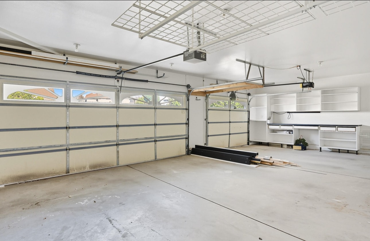 Building Photo - 298 S Staci Ct