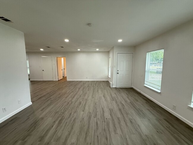 Building Photo - 319 Woodard Ave