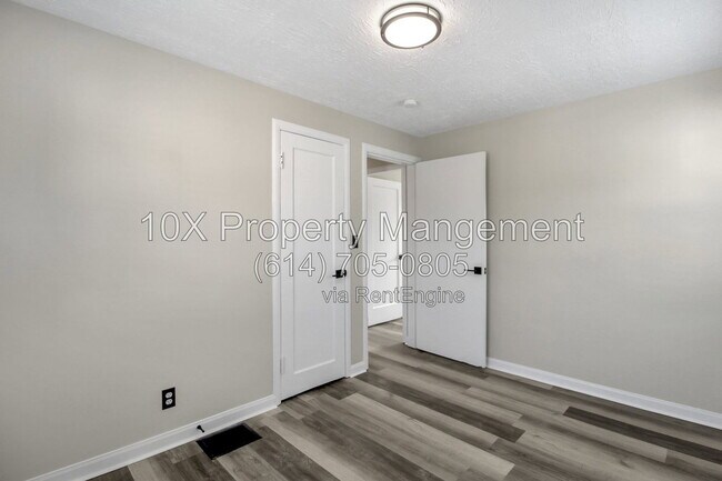 Building Photo - 1047 S James Rd