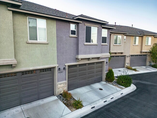 Building Photo - Great Townhome For Rent!