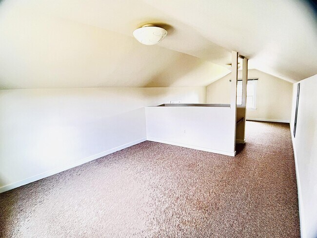 Building Photo - 4728 NE 27th Ave
