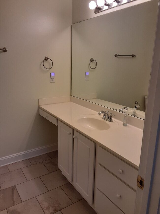 Building Photo - 5090 Windsor Green Way