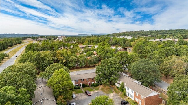 Building Photo - 200 Pine Forest Dr