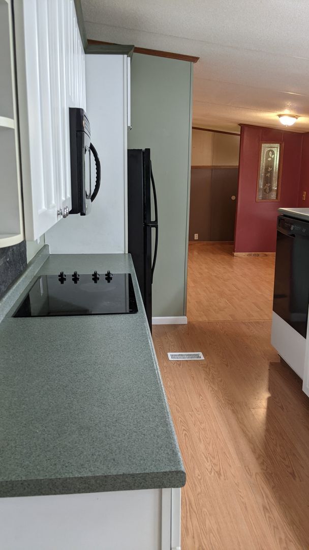 Building Photo - Great 3 Bedroom 2 Bath Home in quiet resid...