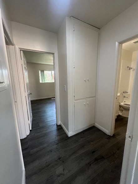 Building Photo - 1133 E Alosta Ave